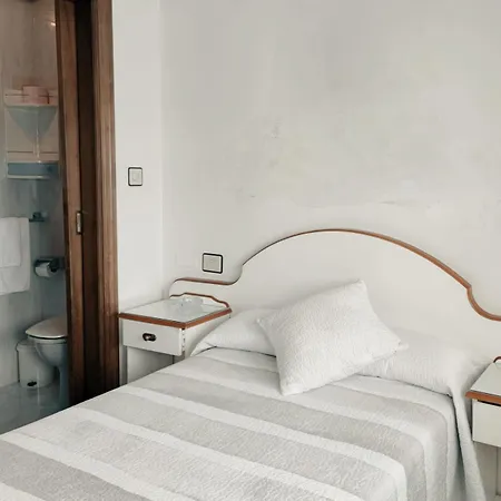 Hostal J.B Malpica Exterior photo
